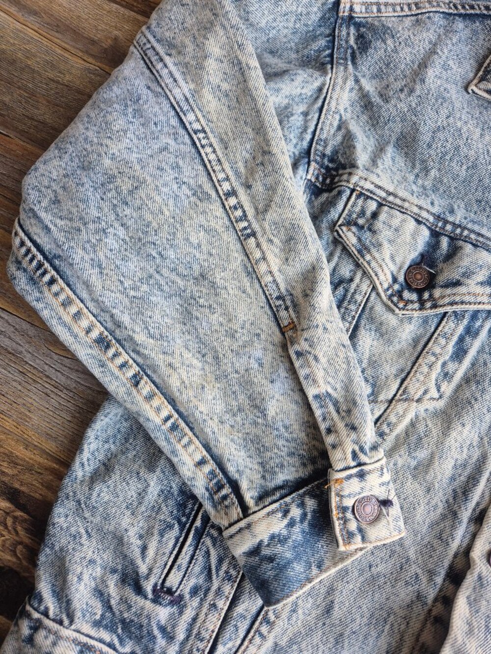 Vintage'80s Levi's 70507-0219 Made in USA Stonewashed Denim Trucker Jacket - Picture 8 of 15